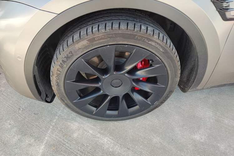 Used Tesla Model Y 2022 Rear-Wheel-Drive Version Left Front Wheel Hub