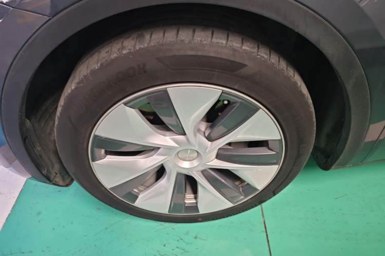 Used Tesla Model Y 2022 Revised Version Rear-Wheel Drive Left Front Wheel Hub