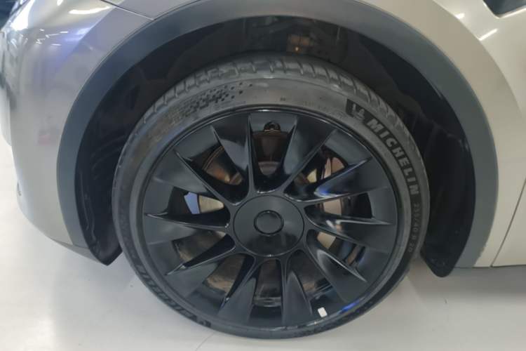 Used Tesla Model Y 2022 Revised Version Long-Range All-Wheel Drive Left Front Wheel Hub