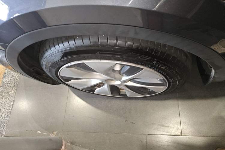 Used Tesla Model Y 2022 Rear-Wheel-Drive Version Left Front Wheel Hub
