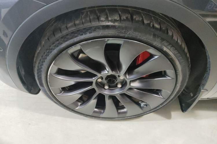 Used Tesla Model Y 2022 Performance High-Performance All-Wheel-Drive Version Left Front Wheel Hub