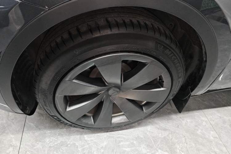 Used Tesla Model Y 2022 Revised Version Rear-Wheel Drive Left Front Wheel Hub