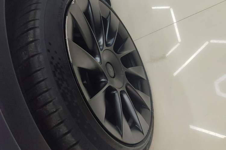 Used Tesla Model Y 2022 Revised Version Rear-Wheel Drive Left Front Wheel Hub
