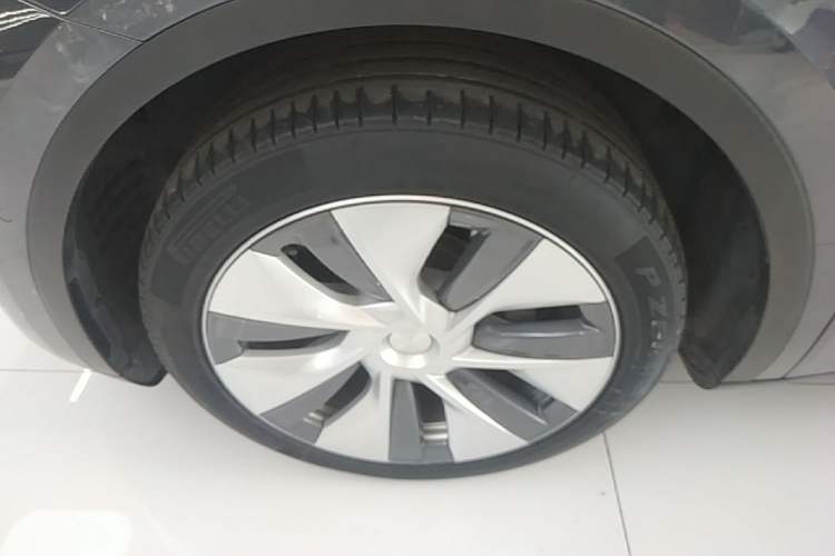 Used Tesla Model Y 2022 Revised Version Rear-Wheel Drive Left Front Wheel Hub