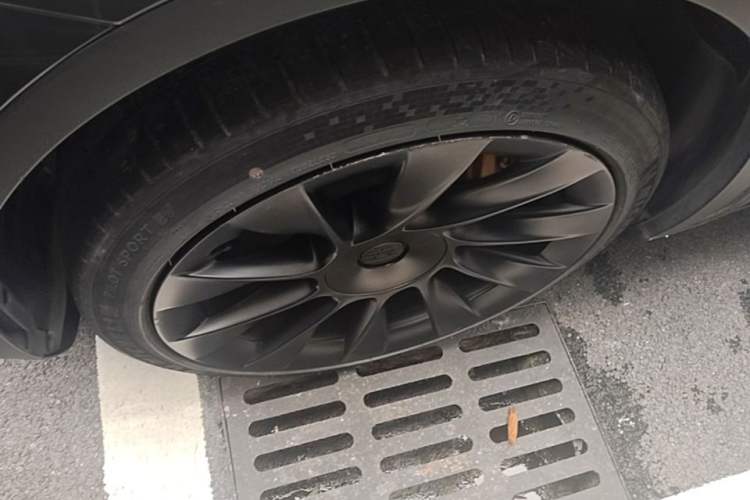 Used Tesla Model Y 2022 Rear-Wheel-Drive Version Left Front Wheel Hub