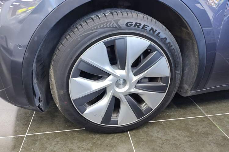 Used Tesla Model Y 2022 Rear-Wheel-Drive Version Left Front Wheel Hub