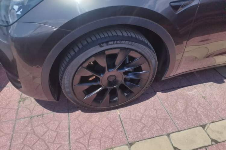 Used Tesla Model Y 2022 Rear-Wheel-Drive Version Left Front Wheel Hub
