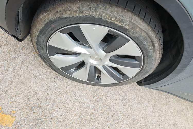 Used Tesla Model Y 2022 Revised Version Rear-Wheel Drive Left Front Wheel Hub