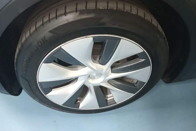 Used Tesla Model Y 2022 Revised Version Rear-Wheel Drive Left Front Wheel Hub