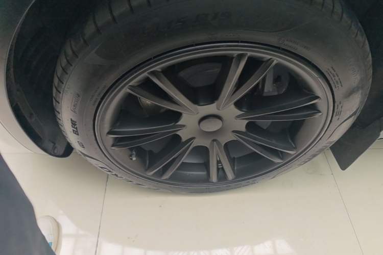 Used Tesla Model Y 2022 Rear-Wheel-Drive Version Left Front Wheel Hub