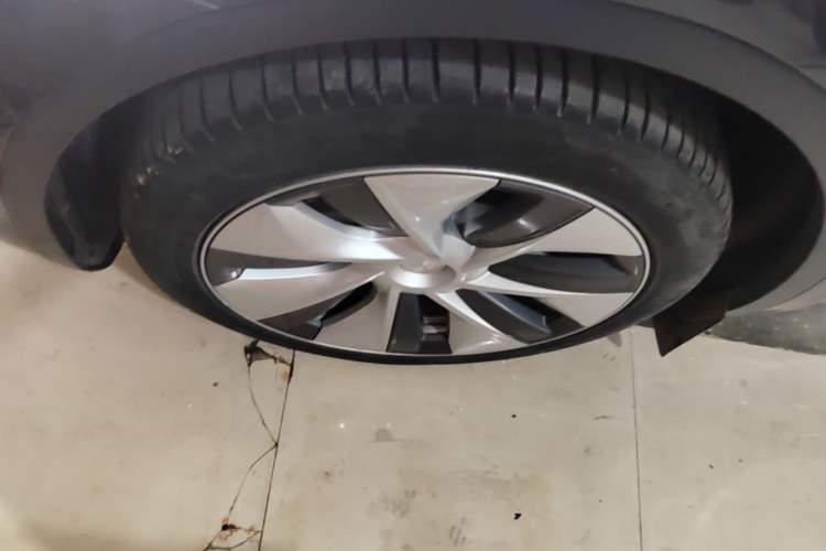 Used Tesla Model Y 2022 Rear-Wheel-Drive Version Left Front Wheel Hub