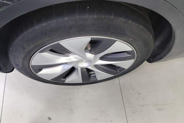 Used Tesla Model Y 2022 Revised Version Long-Range All-Wheel Drive Left Front Wheel Hub