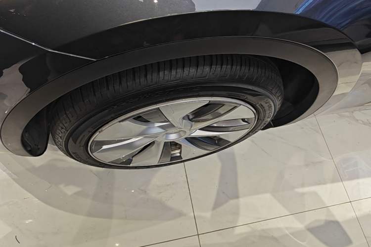 Used Tesla Model Y 2022 Revised Version Rear-Wheel Drive Left Front Wheel Hub