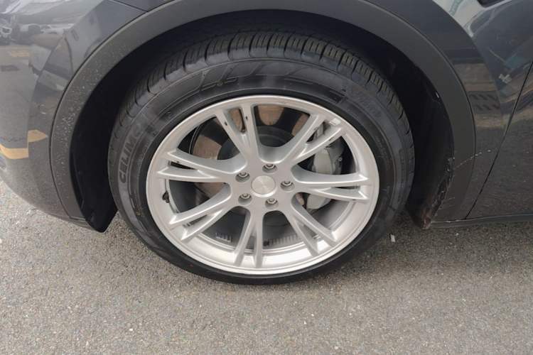 Used Tesla Model Y 2022 Revised Version Rear-Wheel Drive Left Front Wheel Hub