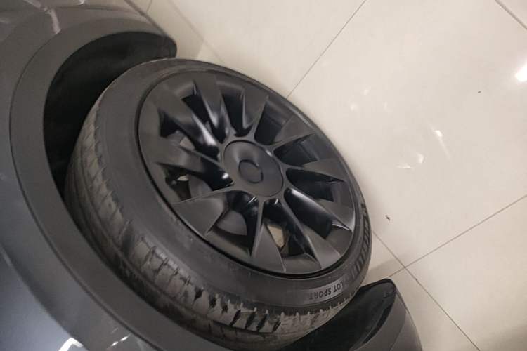 Used Tesla Model Y 2022 Rear-Wheel-Drive Version Left Front Wheel Hub