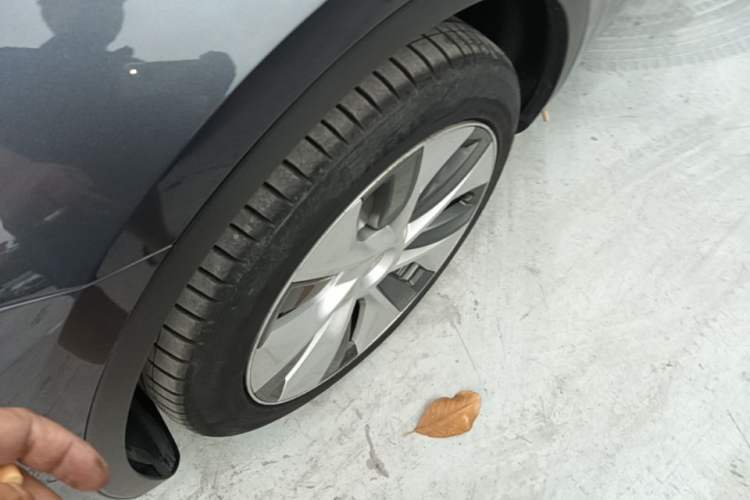 Used Tesla Model Y 2022 Rear-Wheel-Drive Version Left Front Wheel Hub