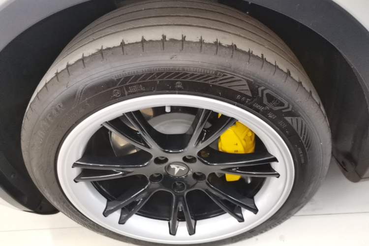 Used Tesla Model Y 2022 Revised Version Rear-Wheel Drive Left Front Wheel Hub