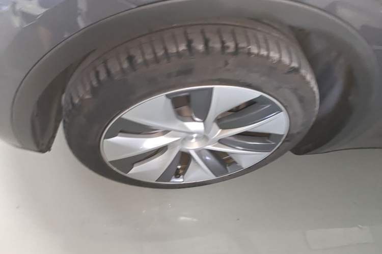Used Tesla Model Y 2022 Rear-Wheel-Drive Version Left Front Wheel Hub