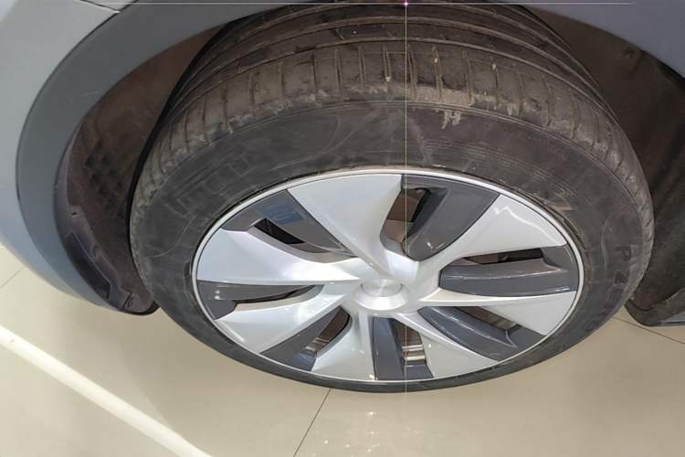 Used Tesla Model Y 2022 Revised Version Rear-Wheel Drive Left Front Wheel Hub