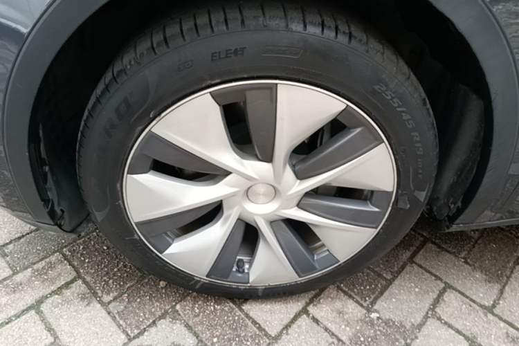 Used Tesla Model Y 2022 Rear-Wheel-Drive Version Left Front Wheel Hub