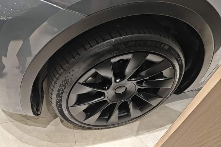 Used Tesla Model Y 2022 Revised Version Rear-Wheel Drive Left Front Wheel Hub