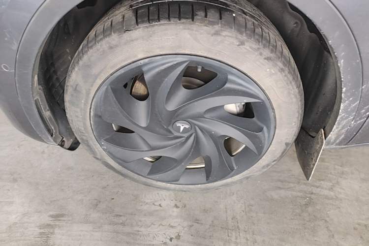 Used Tesla Model Y 2022 Rear-Wheel-Drive Version Left Front Wheel Hub