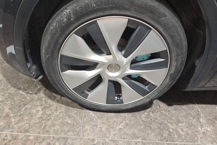 Used Tesla Model Y 2022 Revised Version Rear-Wheel Drive Left Front Wheel Hub
