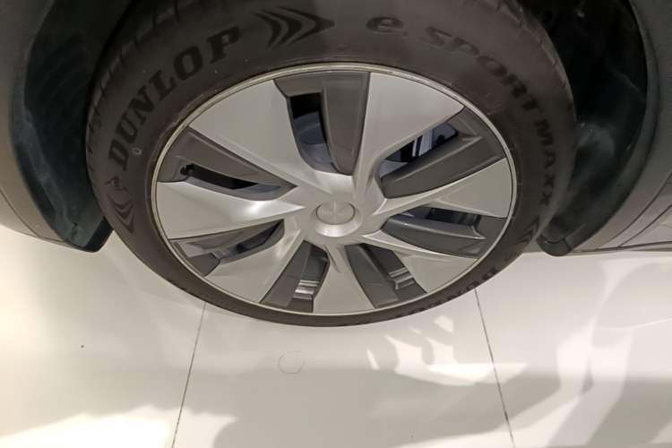 Used Tesla Model Y 2022 Rear-Wheel-Drive Version Left Front Wheel Hub