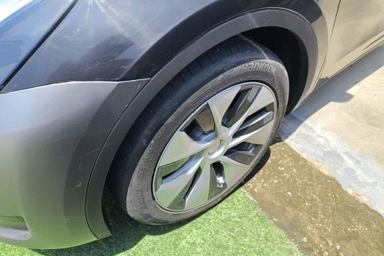 Used Tesla Model Y 2022 Revised Version Rear-Wheel Drive Left Front Wheel Hub