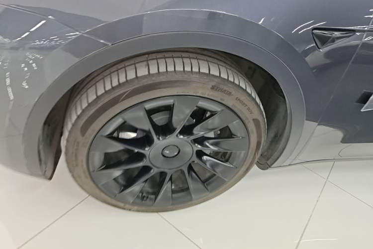 Used Tesla Model Y 2022 Revised Version Rear-Wheel Drive Left Front Wheel Hub