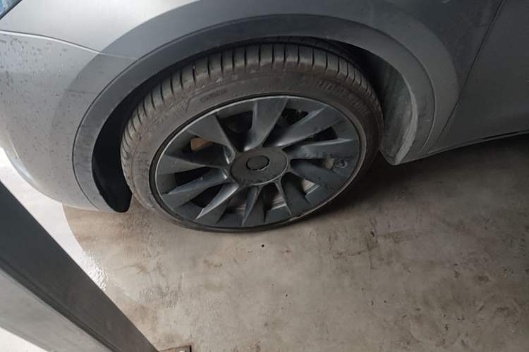 Used Tesla Model Y 2022 Revised Version Rear-Wheel Drive Left Front Wheel Hub