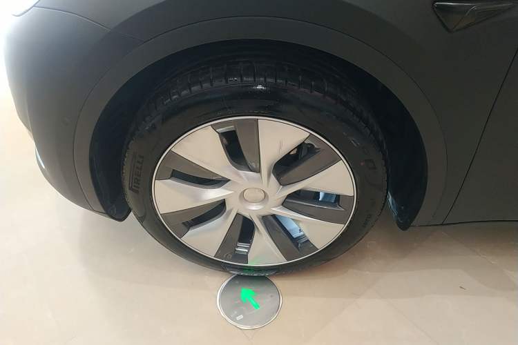 Used Tesla Model Y 2022 Rear-Wheel-Drive Version Left Front Wheel Hub