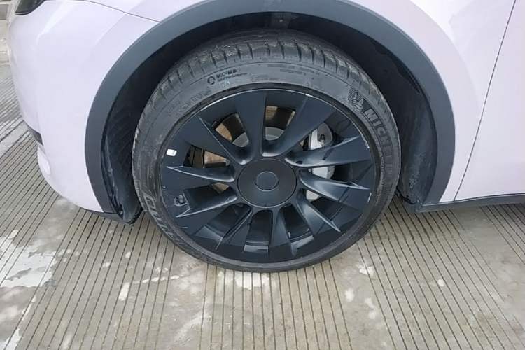 Used Tesla Model Y 2022 Rear-Wheel-Drive Version Left Front Wheel Hub