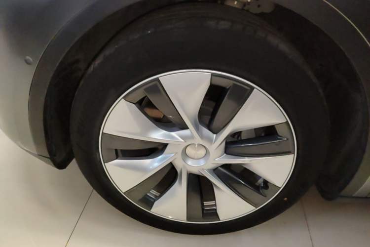 Used Tesla Model Y 2022 Rear-Wheel-Drive Version Left Front Wheel Hub