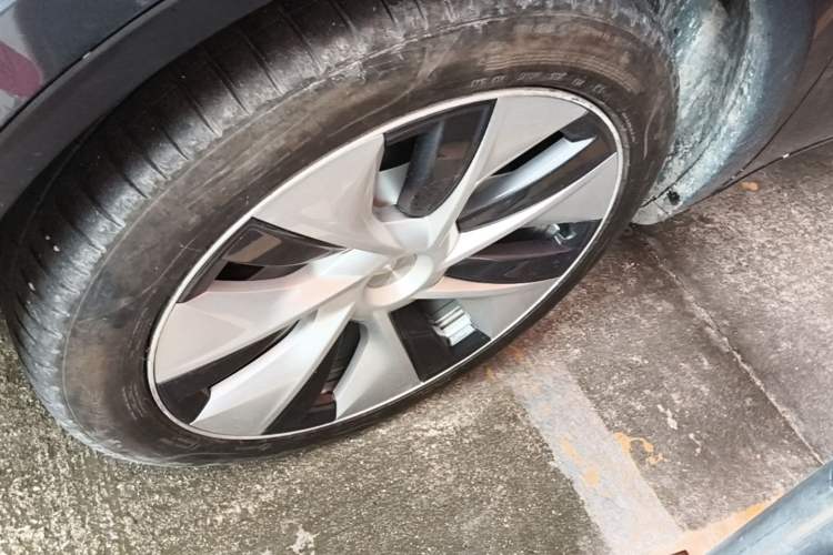 Used Tesla Model Y 2022 Revised Version Rear-Wheel Drive Left Front Wheel Hub
