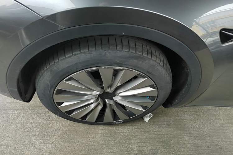 Used Tesla Model Y 2022 Rear-Wheel-Drive Version Left Front Wheel Hub