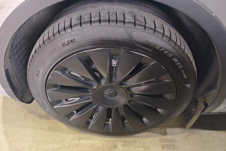 Used Tesla Model Y 2022 Revised Version Rear-Wheel Drive Left Front Wheel Hub
