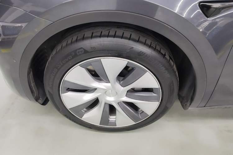 Used Tesla Model Y 2022 Revised Version Rear-Wheel Drive Left Front Wheel Hub