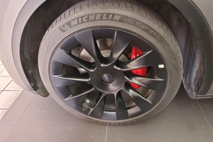 Used Tesla Model Y 2022 Revised Version Rear-Wheel Drive Left Front Wheel Hub