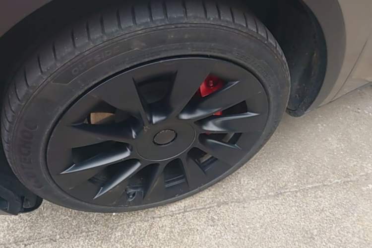 Used Tesla Model Y 2022 Rear-Wheel-Drive Version Left Front Wheel Hub