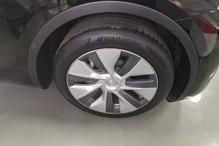 Used Tesla Model Y 2022 Revised Version Rear-Wheel Drive Left Front Wheel Hub