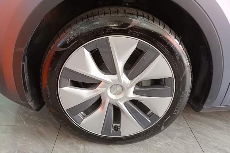 Used Tesla Model Y 2022 Revised Version Rear-Wheel Drive Left Front Wheel Hub