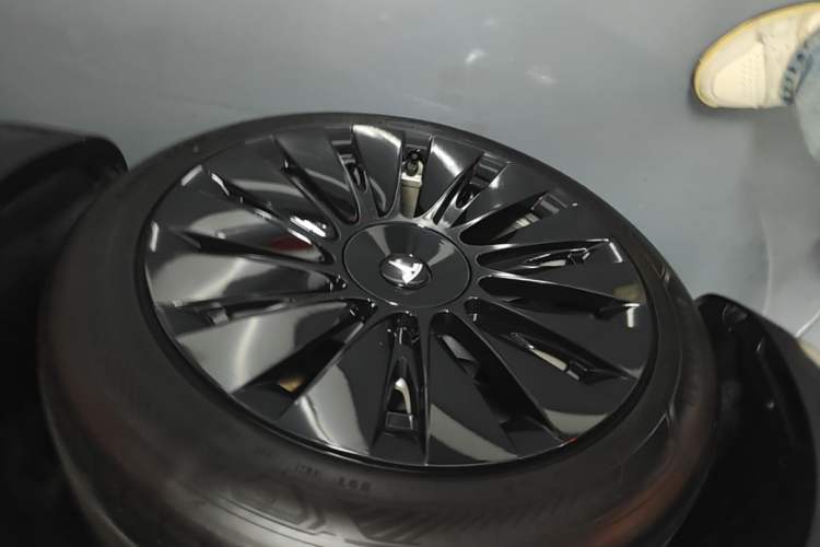 Used Tesla Model Y 2022 Revised Version Rear-Wheel Drive Left Front Wheel Hub