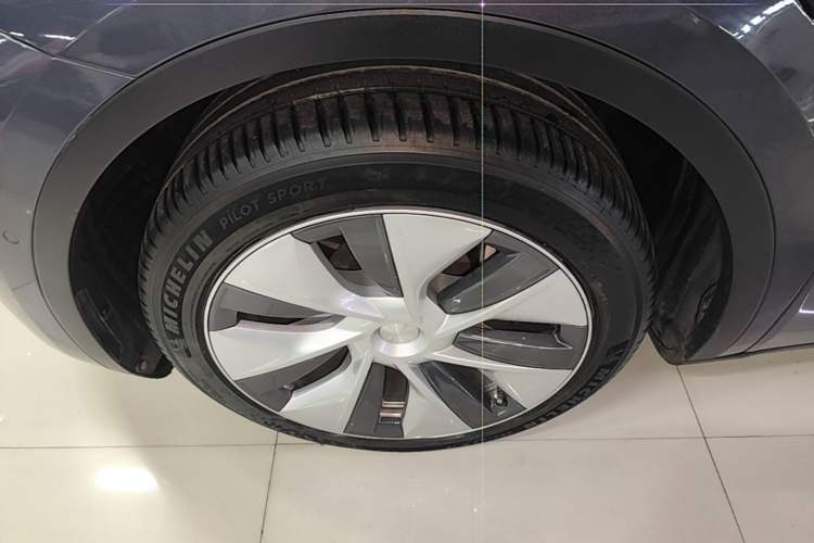 Used Tesla Model Y 2022 Rear-Wheel-Drive Version Left Front Wheel Hub