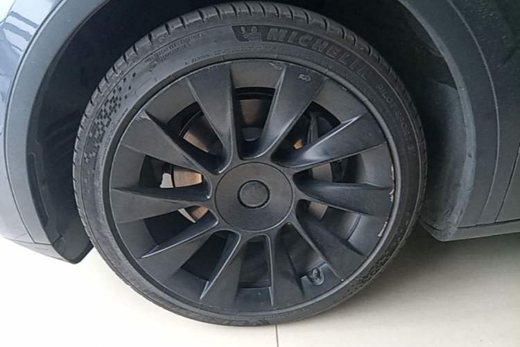 Used Tesla Model Y 2022 Rear-Wheel-Drive Version Left Front Wheel Hub