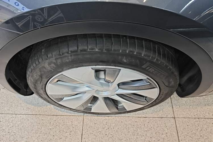 Used Tesla Model Y 2022 Revised Version Rear-Wheel Drive Left Front Wheel Hub
