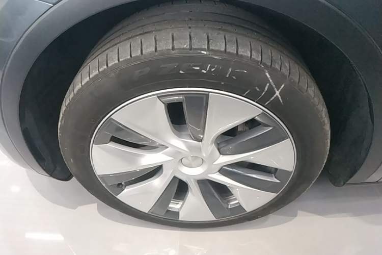 Used Tesla Model Y 2022 Revised Version Rear-Wheel Drive Left Front Wheel Hub