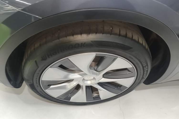 Used Tesla Model Y 2022 Revised Version Rear-Wheel Drive Left Front Wheel Hub