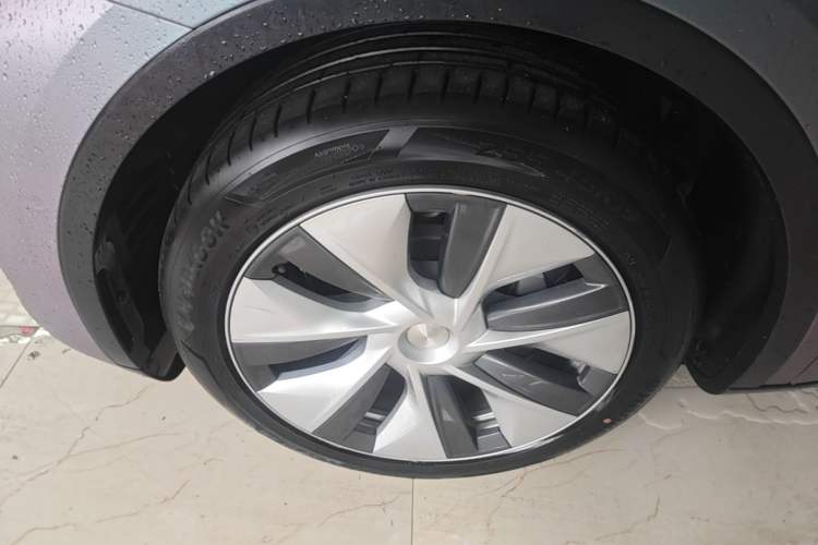Used Tesla Model Y 2022 Rear-Wheel-Drive Version Left Front Wheel Hub