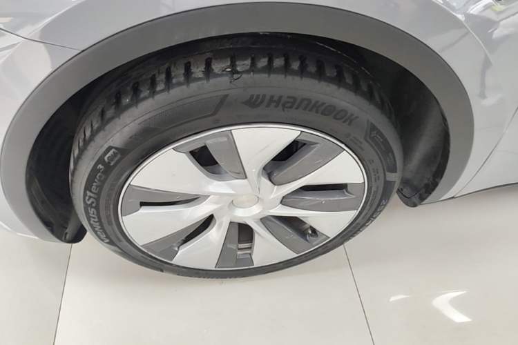 Used Tesla Model Y 2022 Revised Version Long-Range All-Wheel Drive Left Front Wheel Hub